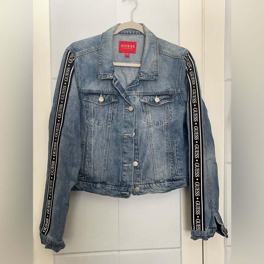 GUESS cropped denim women jacket. Size Large.